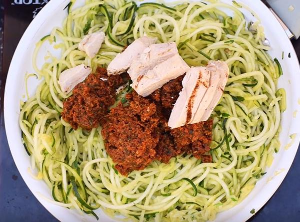 Sundried Tomato Pesto Zoodles with Grilled Chicken - Step 4
